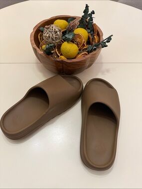Authentic Yeezy Foam Slide Sandals in Brown